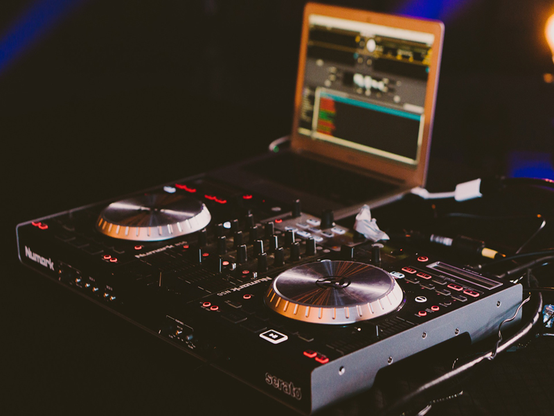Stepsei music DJ setup
